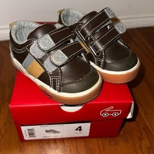 See Kai Run Russell Brown Leather Sneakers Sz.4